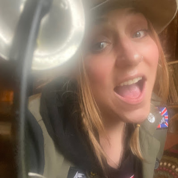 Meet your Posher, Sarah - Picture 1 of 1